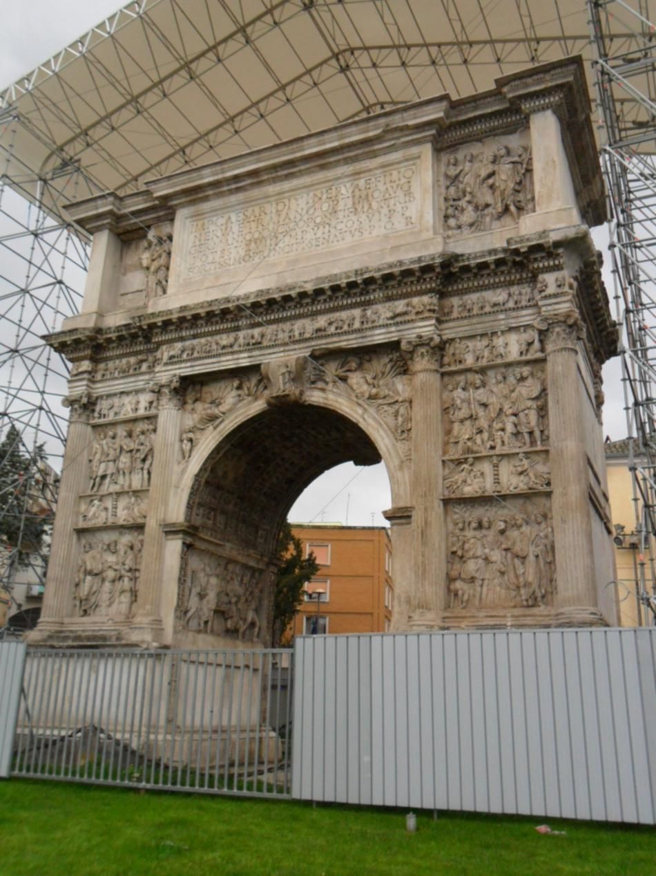 Benevento (Arco di Traiano)